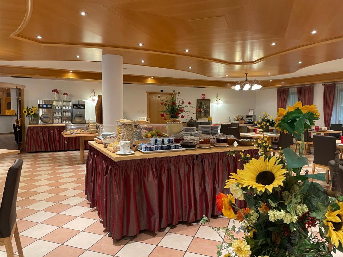 Hotel Larch Campo di Trens Luaran gambar