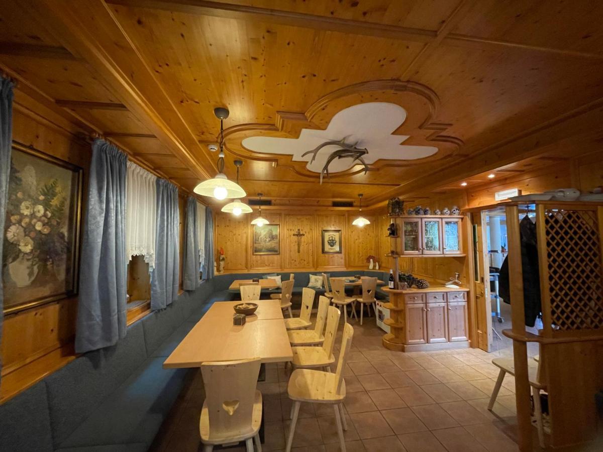 Hotel Larch Campo di Trens Luaran gambar