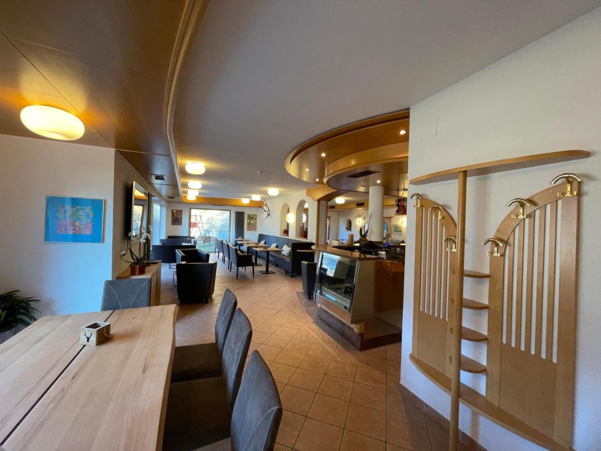Hotel Larch Campo di Trens Luaran gambar