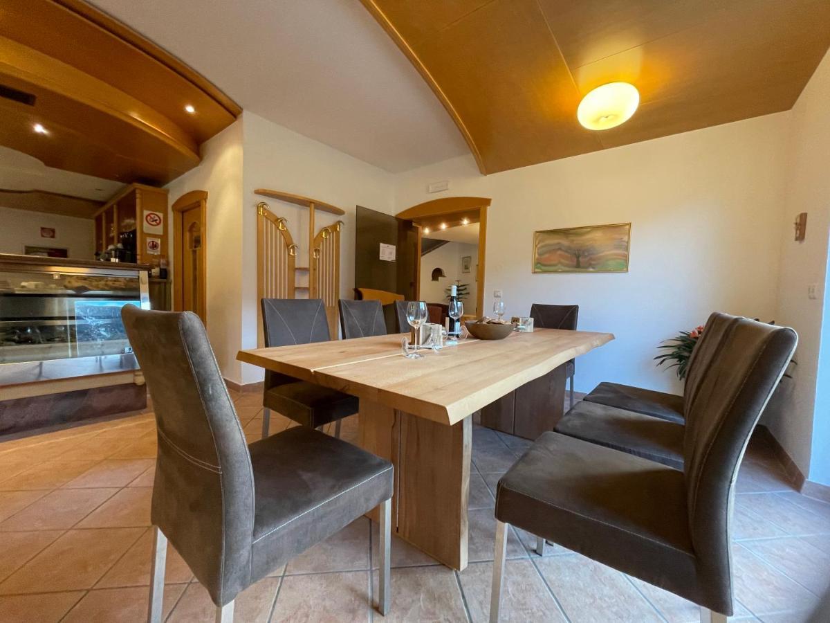 Hotel Larch Campo di Trens Luaran gambar