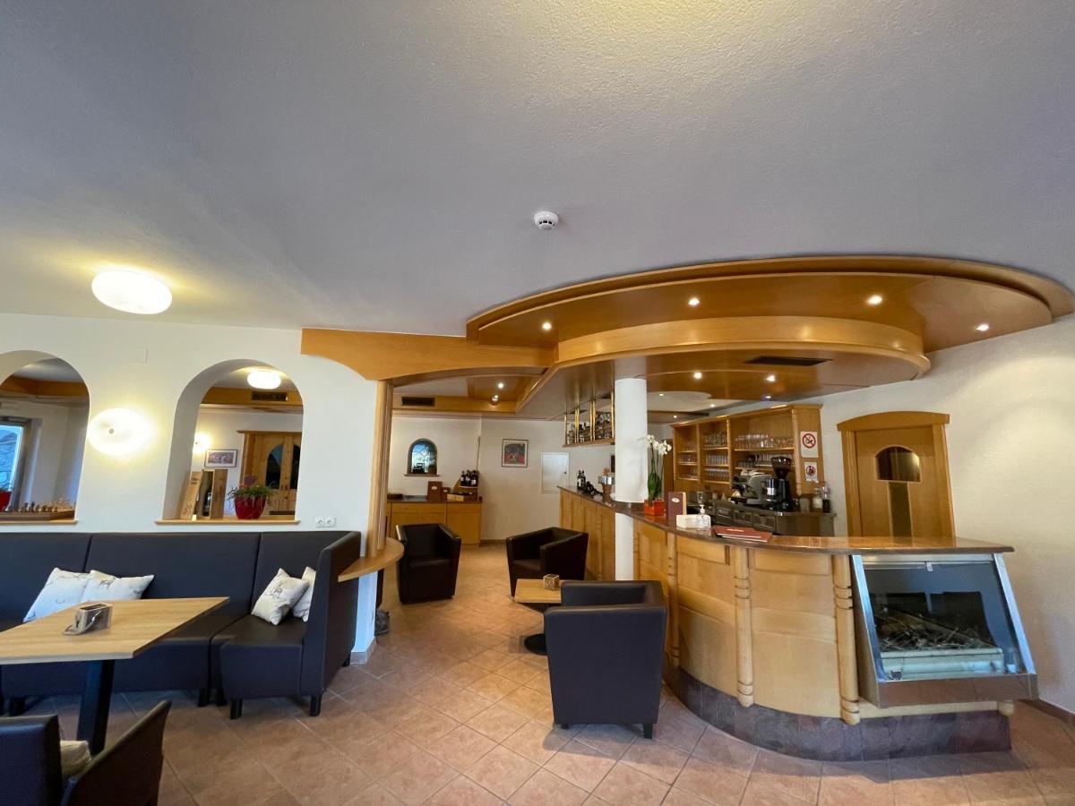 Hotel Larch Campo di Trens Luaran gambar