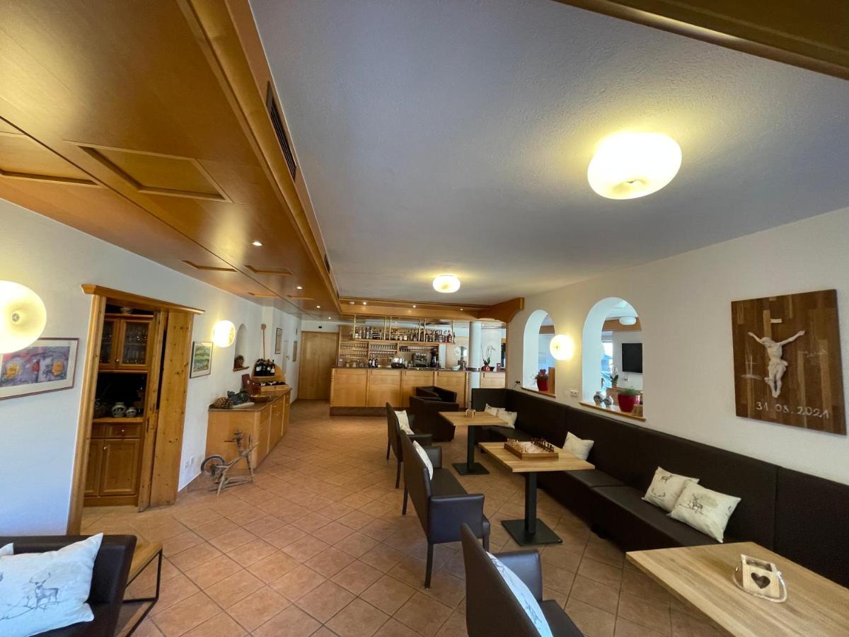 Hotel Larch Campo di Trens Luaran gambar