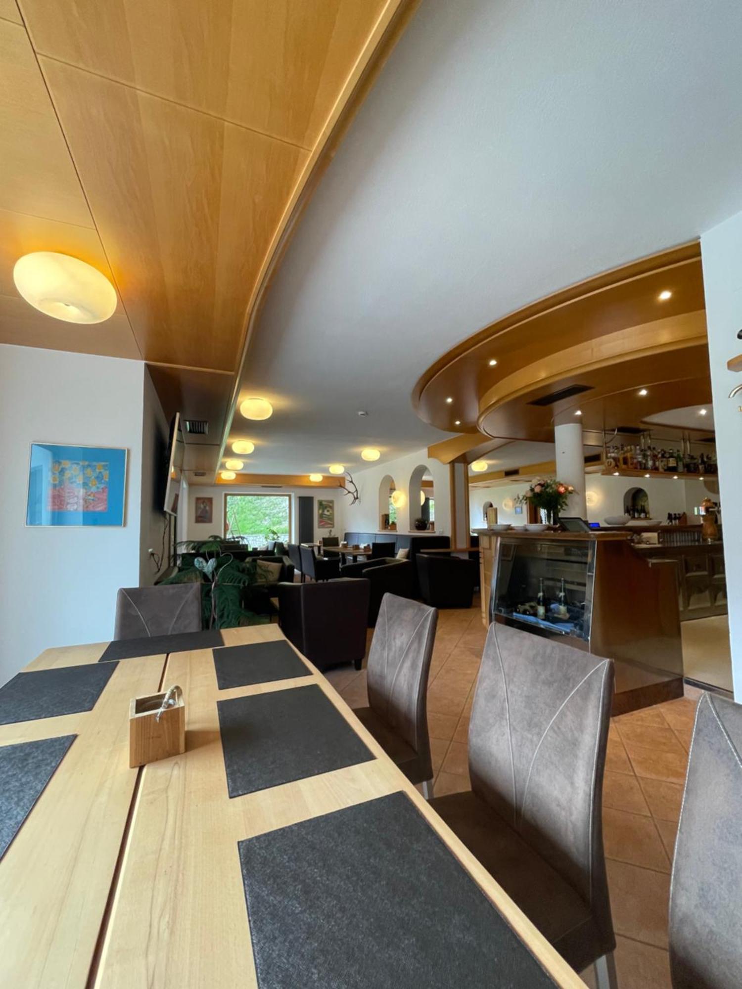 Hotel Larch Campo di Trens Luaran gambar