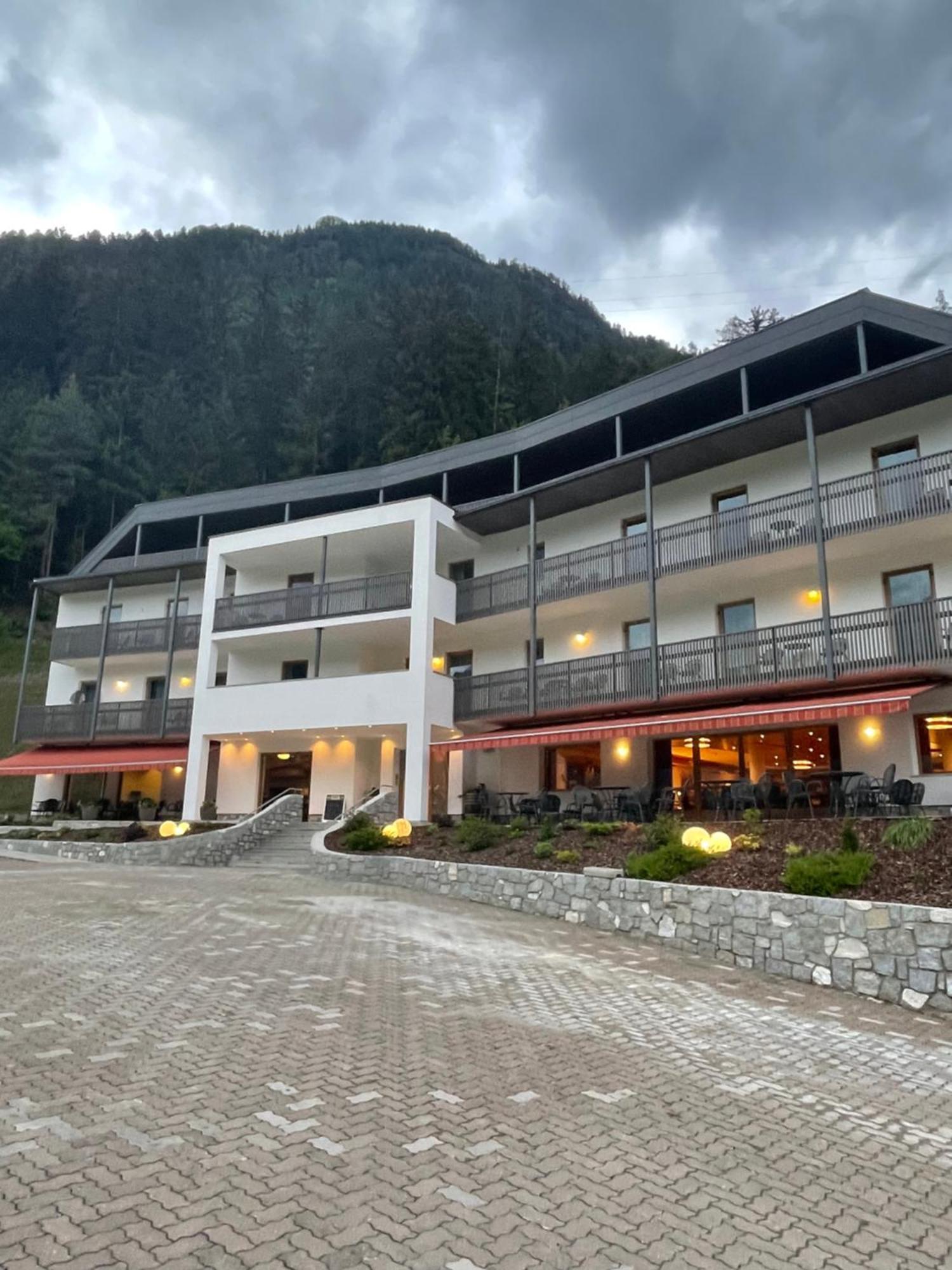 Hotel Larch Campo di Trens Luaran gambar