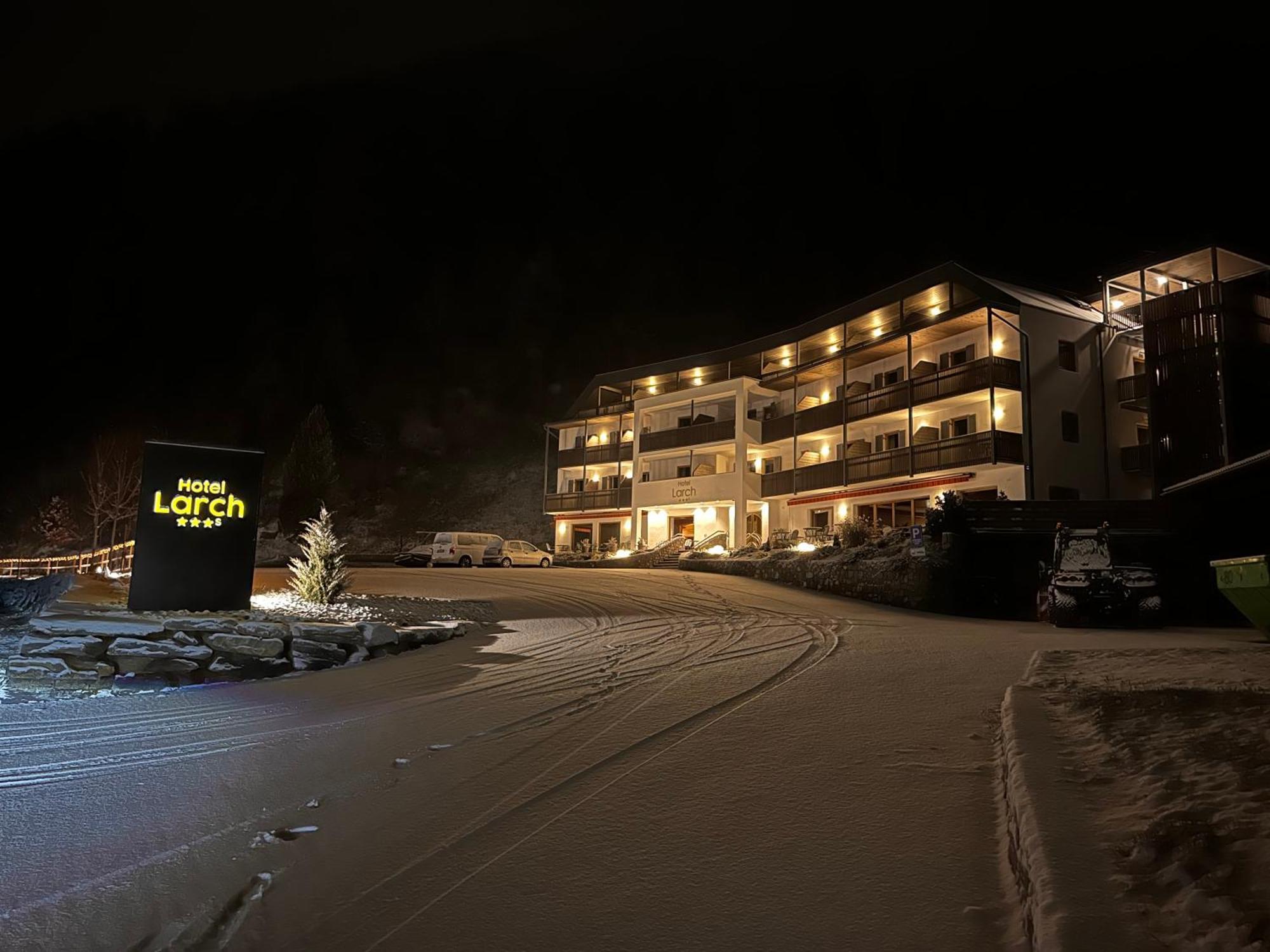 Hotel Larch Campo di Trens Luaran gambar