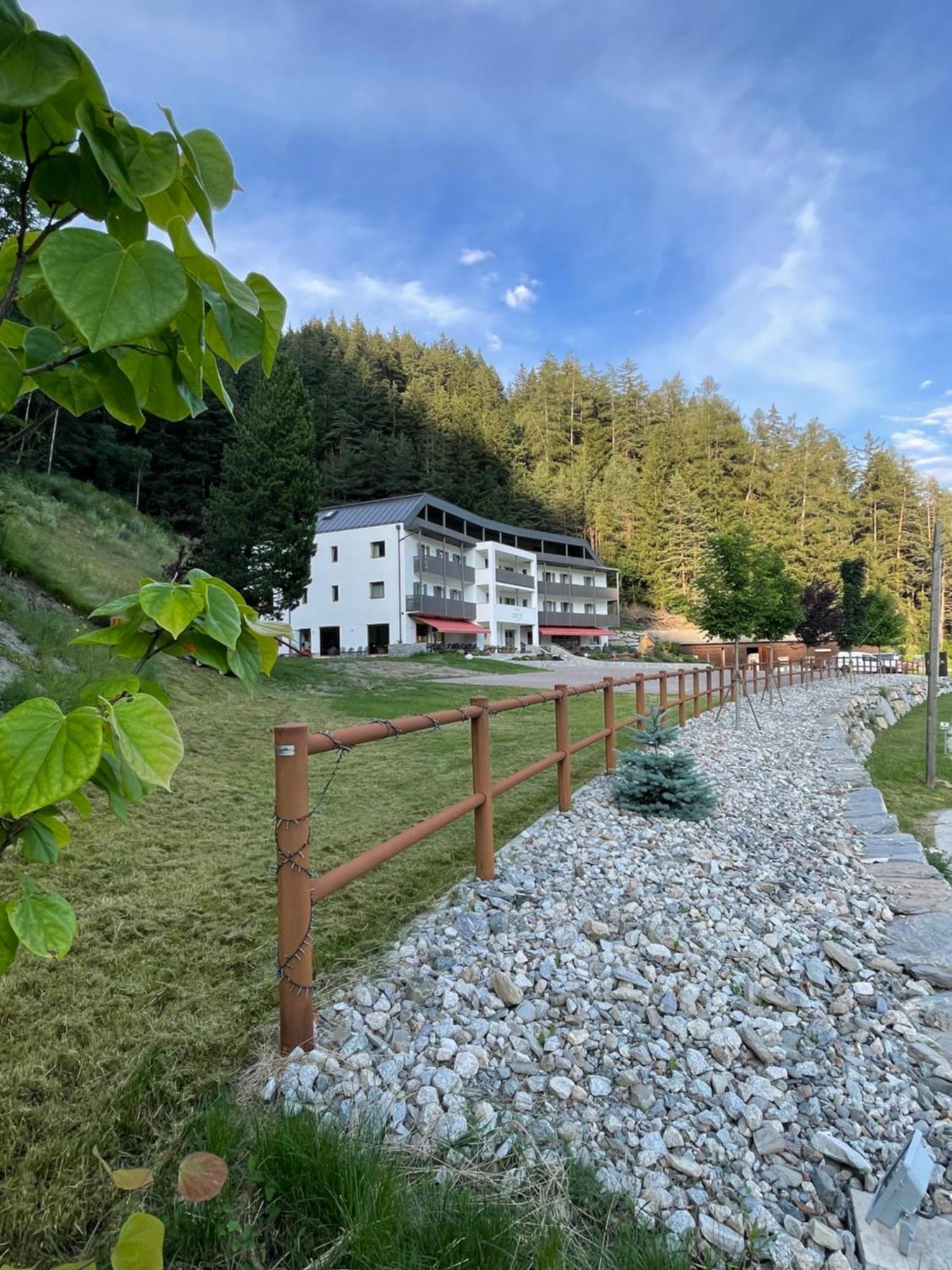 Hotel Larch Campo di Trens Luaran gambar