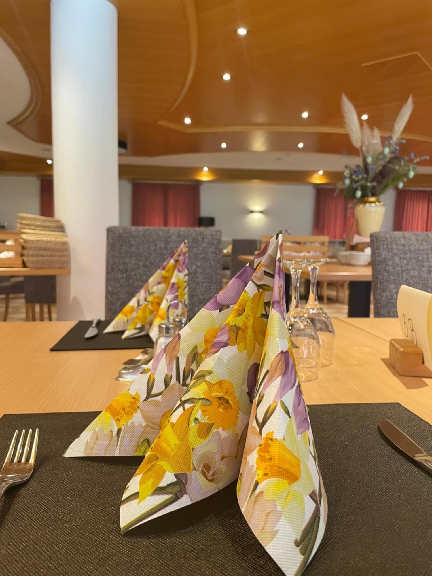 Hotel Larch Campo di Trens Luaran gambar