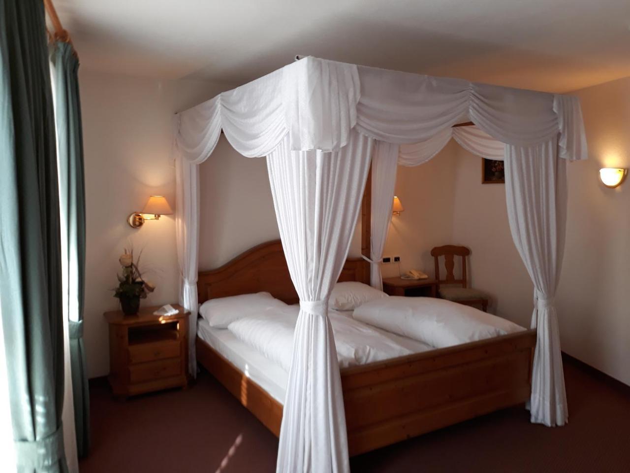 Hotel Larch Campo di Trens Luaran gambar