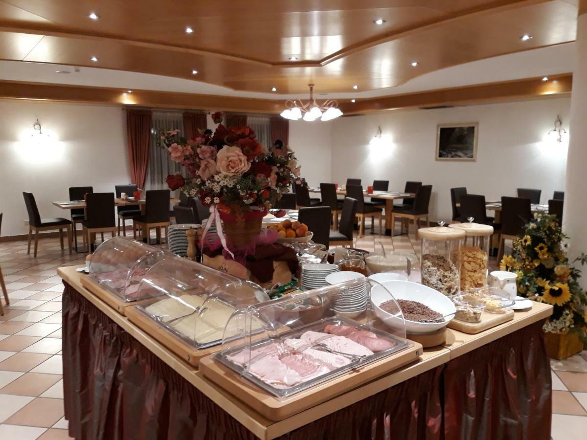 Hotel Larch Campo di Trens Luaran gambar